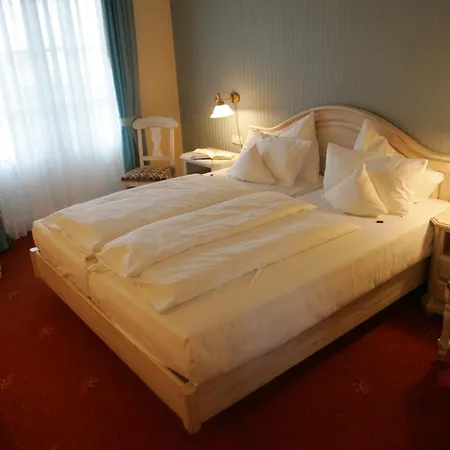 호텔 Der Fischlaender Garni 4*