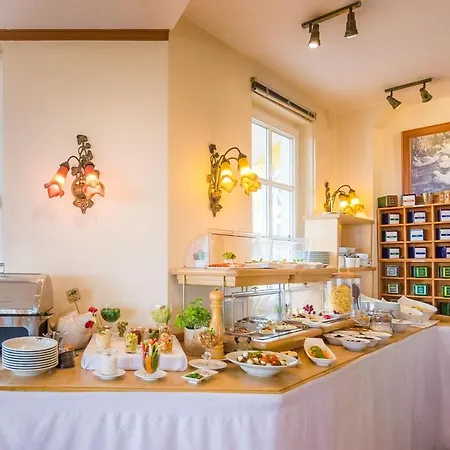 호텔 Der Fischlaender Garni 4*